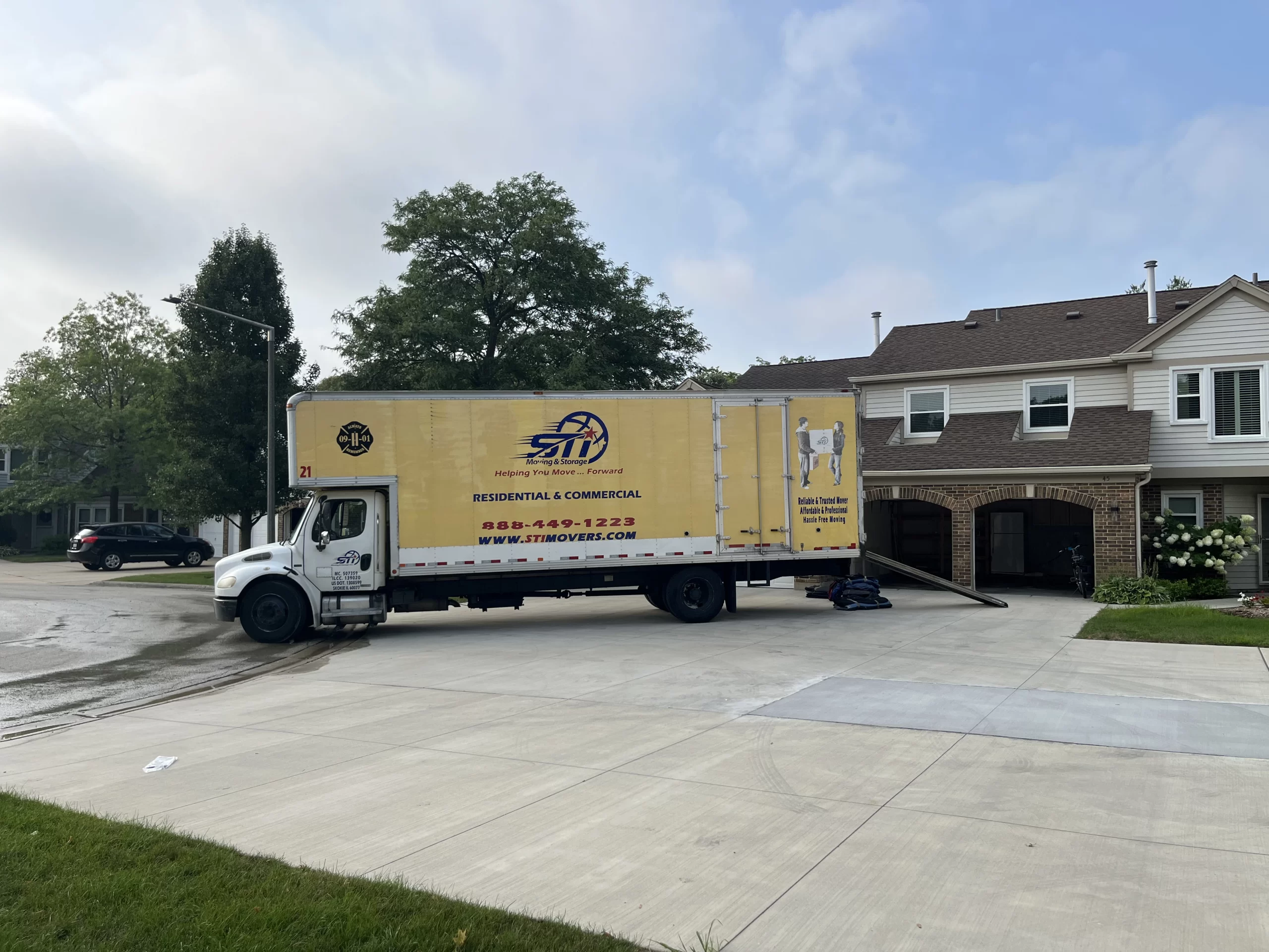 Movers in Grayslake IL helping family move near College Trail neighborhood
